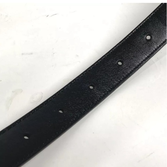 Authentic LOUIS VUITTON M0431M Monogram Belt-LV
Iconic 20MM Reversible Thin belt - Picture 4 of 15